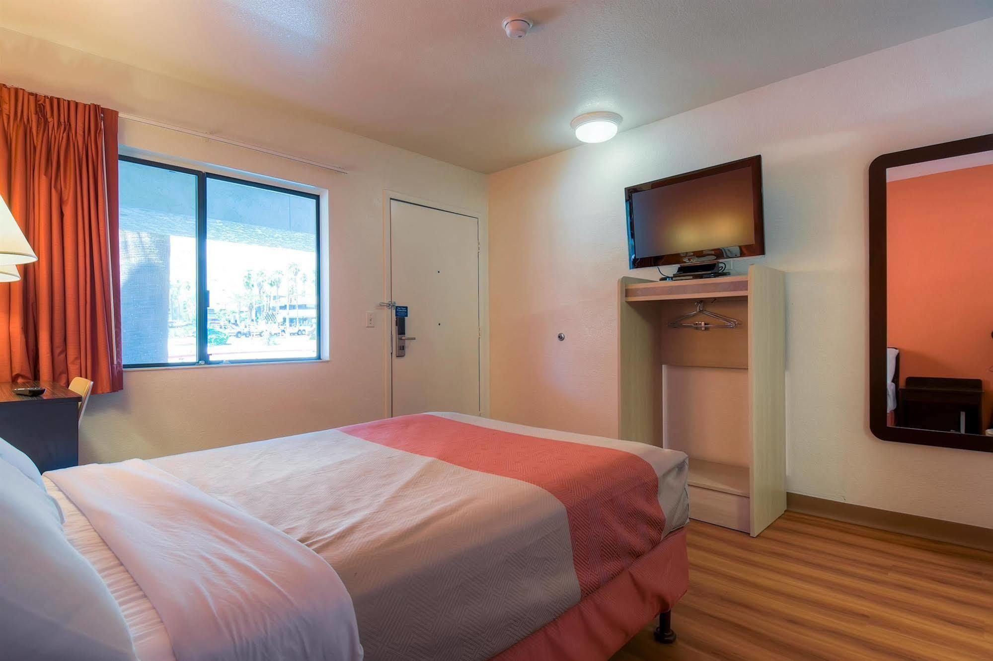 Motel 6-Palm Springs, Ca - Downtown Exterior foto